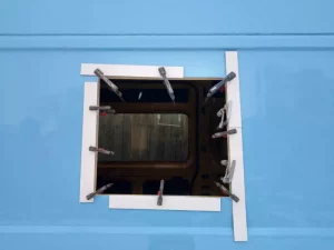 Fenster einbau vom Camper Ausbau von Vroni's Vanlife