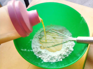Crêpe Teig anrühren, Rezept aus der Van Küche von Vroni's Vanlife