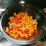 Wok-Pfanne, Gemüse anbraten, Rezept aus der Van Küche von Vroni's Vanlife