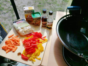Wok-Pfanne, Zutaten, Rezept aus der Van Küche von Vroni's Vanlife