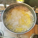 Kartoffeln im heissen Wasser kochen für Schmelzkartoffeln, Rezept von Vroni's Vanlife