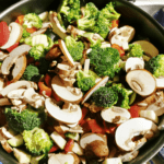 Einfaches Curry - Rezept von Vroni's Vanlife - Gemüse anbraten