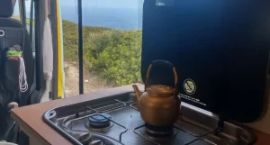 6 Küchen Gadget, die dein Leben im Camper verschönern - Tee Kanne für den perfekten Start in den Tag