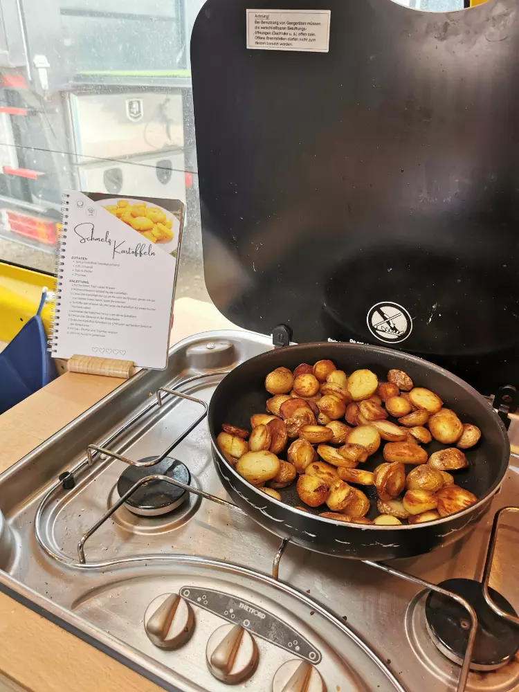 Schmelzkartoffeln - Rezept aus dem Camper Kochbuch Van Küche