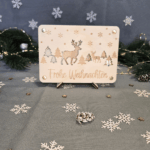 Weihnachtsgeschenk aus Geld, präsentiert in lasergravierter Holz-Postkarte