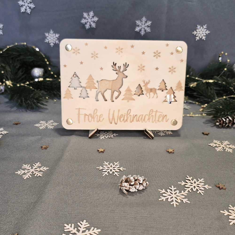 Weihnachtsgeschenk aus Geld, präsentiert in lasergravierter Holz-Postkarte