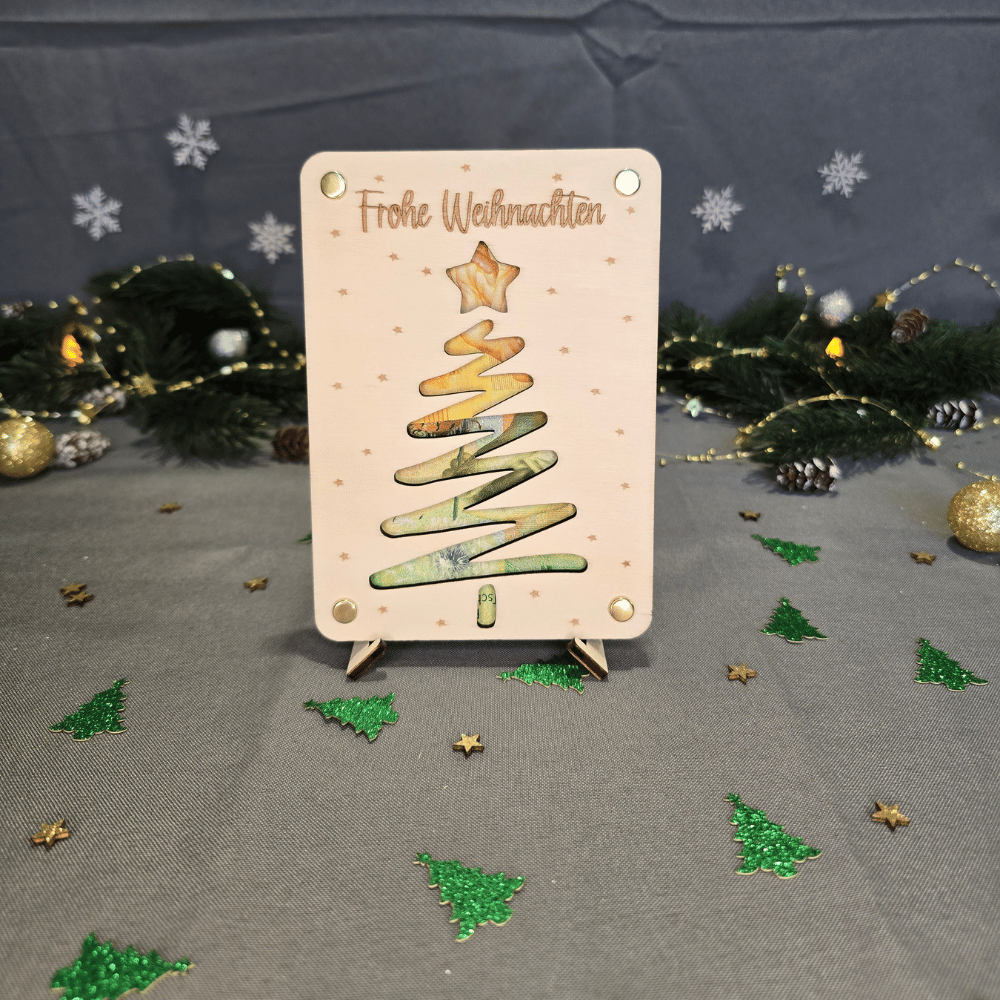 Geldschein schön verpackt in lasergravierter Holzkarte als Weihnachtsgeschenk
