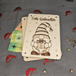 Idee Geldgeschenk Weihnachten: Verpackung für Geldgeschenk aus Pappelholz mit Gnom-Motiv