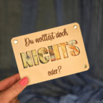 Geld witzig verpacken: Holzkarte im Design "Du wolltest doch NICHTS, oder?" als Weihnachtsgeschenk