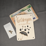 Geldgeschenk Idee mit Regenschirm-Motiv aus Pappelholz, ausgeschnittene Regentropfen mit Muster