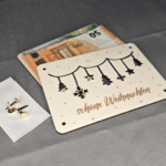 Witzige Art, Geld zu verpacken – Holzkarte mit weihnachtlicher Girlande