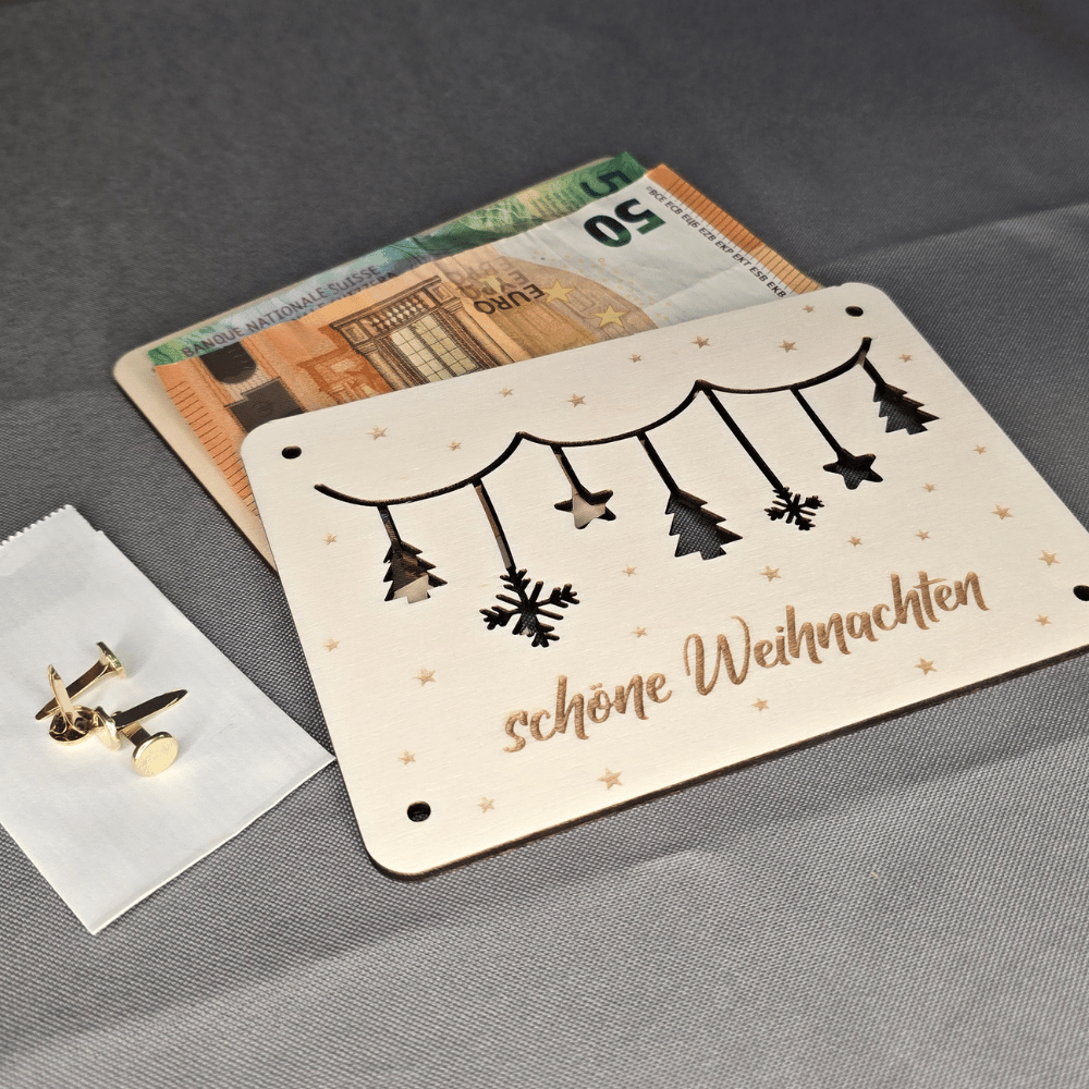 Witzige Art, Geld zu verpacken – Holzkarte mit weihnachtlicher Girlande