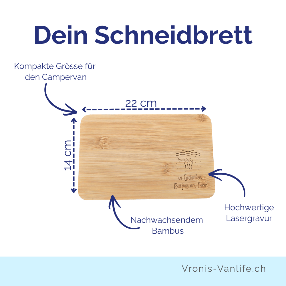Masse des Bambus-Frühstücksbretts: 22 × 14 cm, kompakte Grösse für den Campervan, aus Bambus mit Lasergravur «in Gedanken Barfuss am Meer»