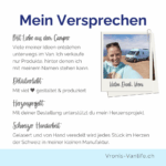 Vroni von Vroni's Vanlife lächelt vor ihrem hellblauen Campervan – gelasert und von Hand veredelt im Herzen der Schweiz